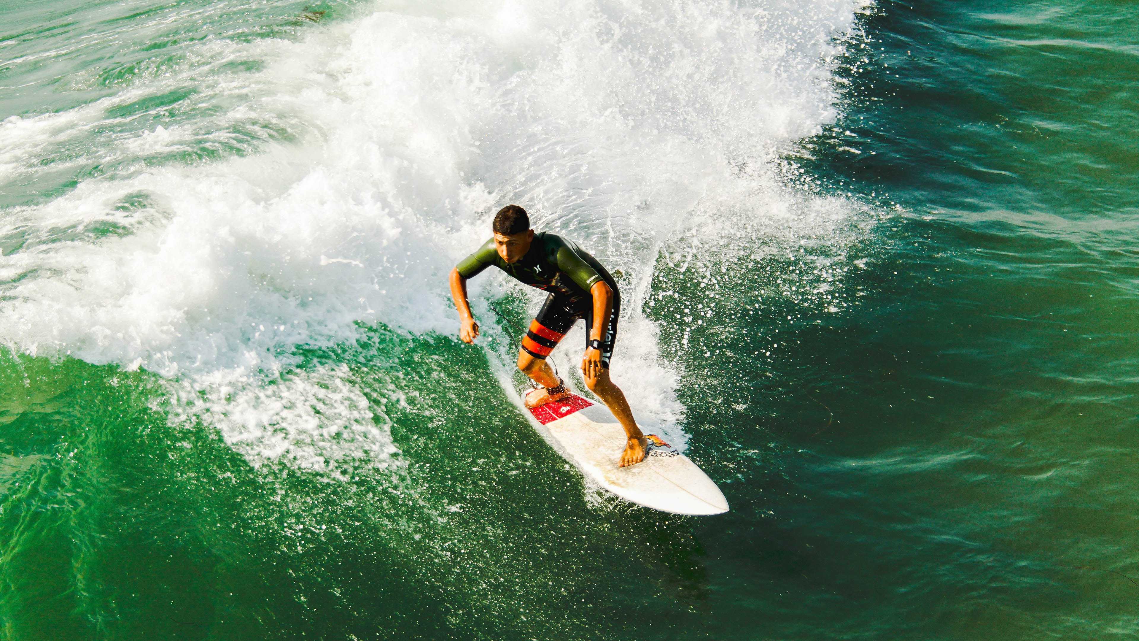 仰泳技术差距小 中国选手经验稍逊，仰泳示范